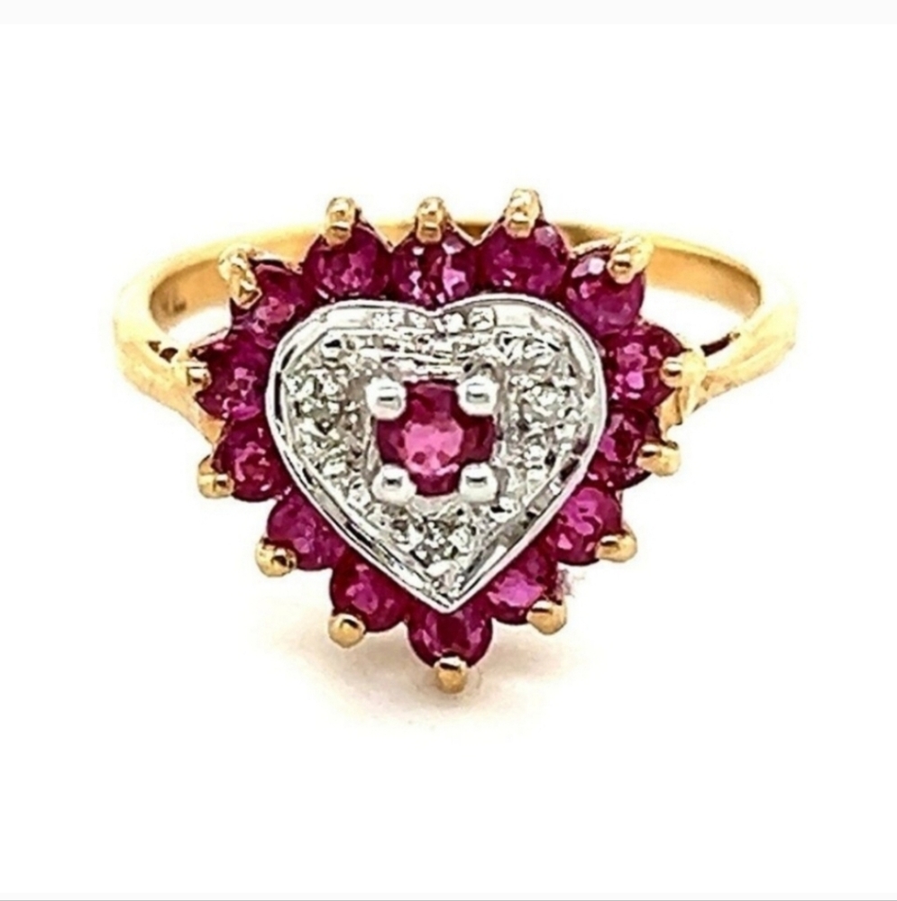 Vintage 80's, Sparkly, 10 K, Yellow Gold, Ruby Heart Ring,Sz. 7 ✨️✨️✨️❤️❤️❤️❤️❤️